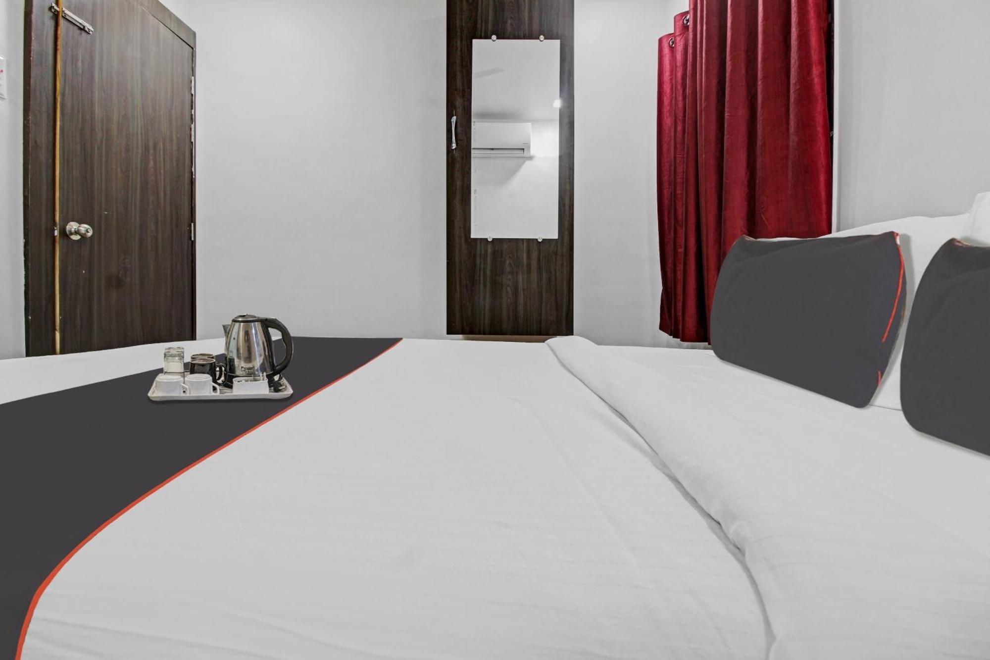 Hotel Collection O Sairaj Lodging & Boarding Shikrapur Exterior foto