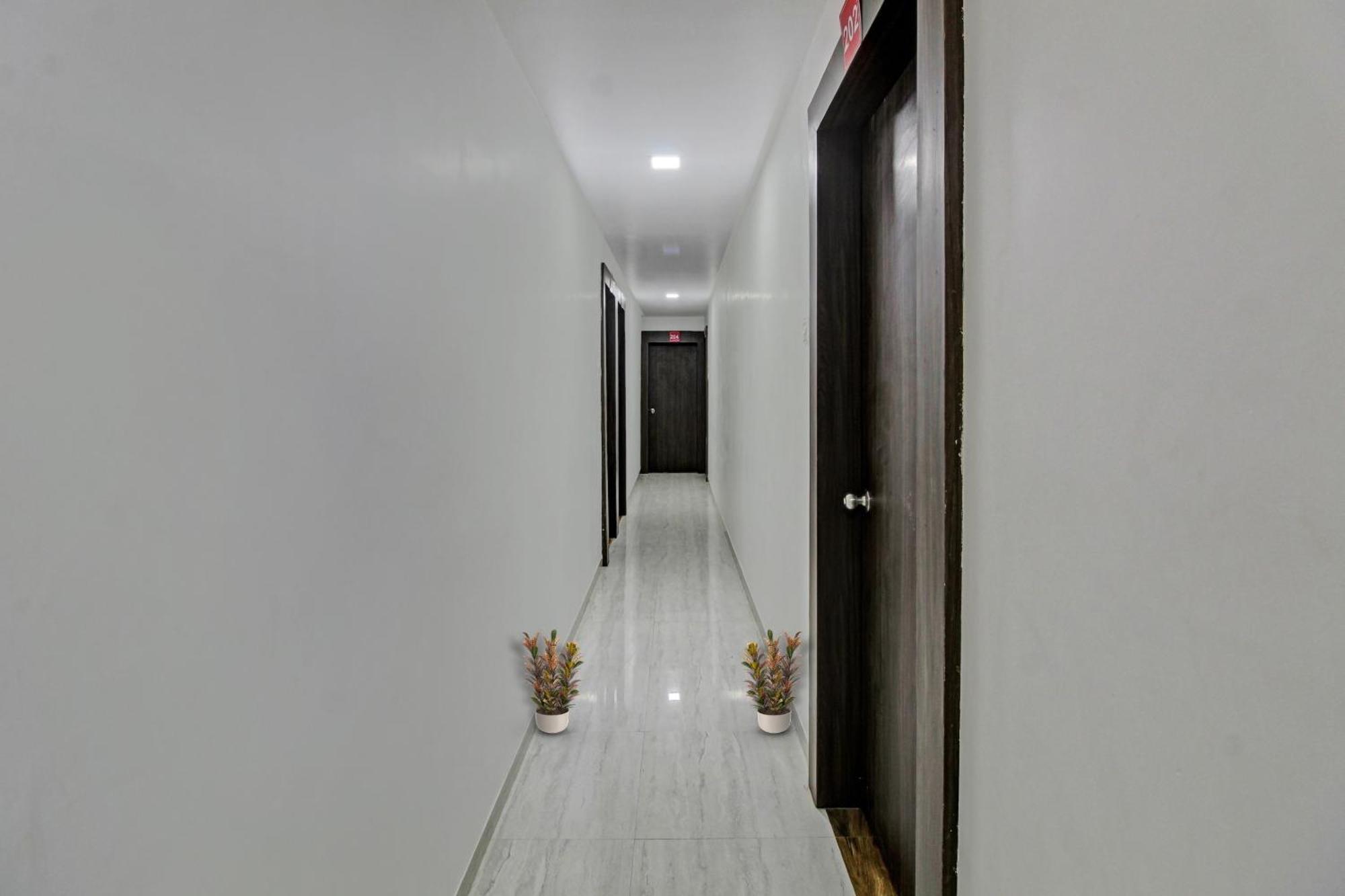 Hotel Collection O Sairaj Lodging & Boarding Shikrapur Exterior foto