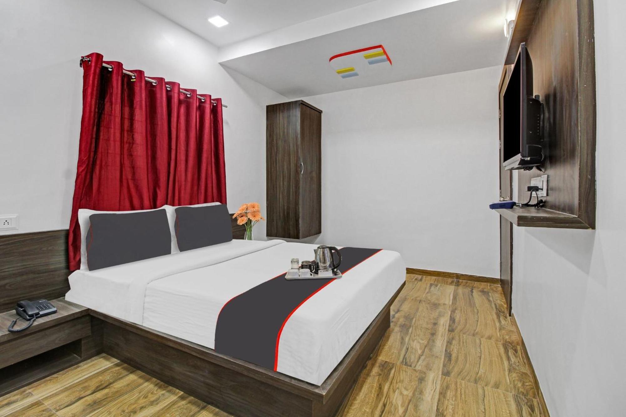 Hotel Collection O Sairaj Lodging & Boarding Shikrapur Exterior foto