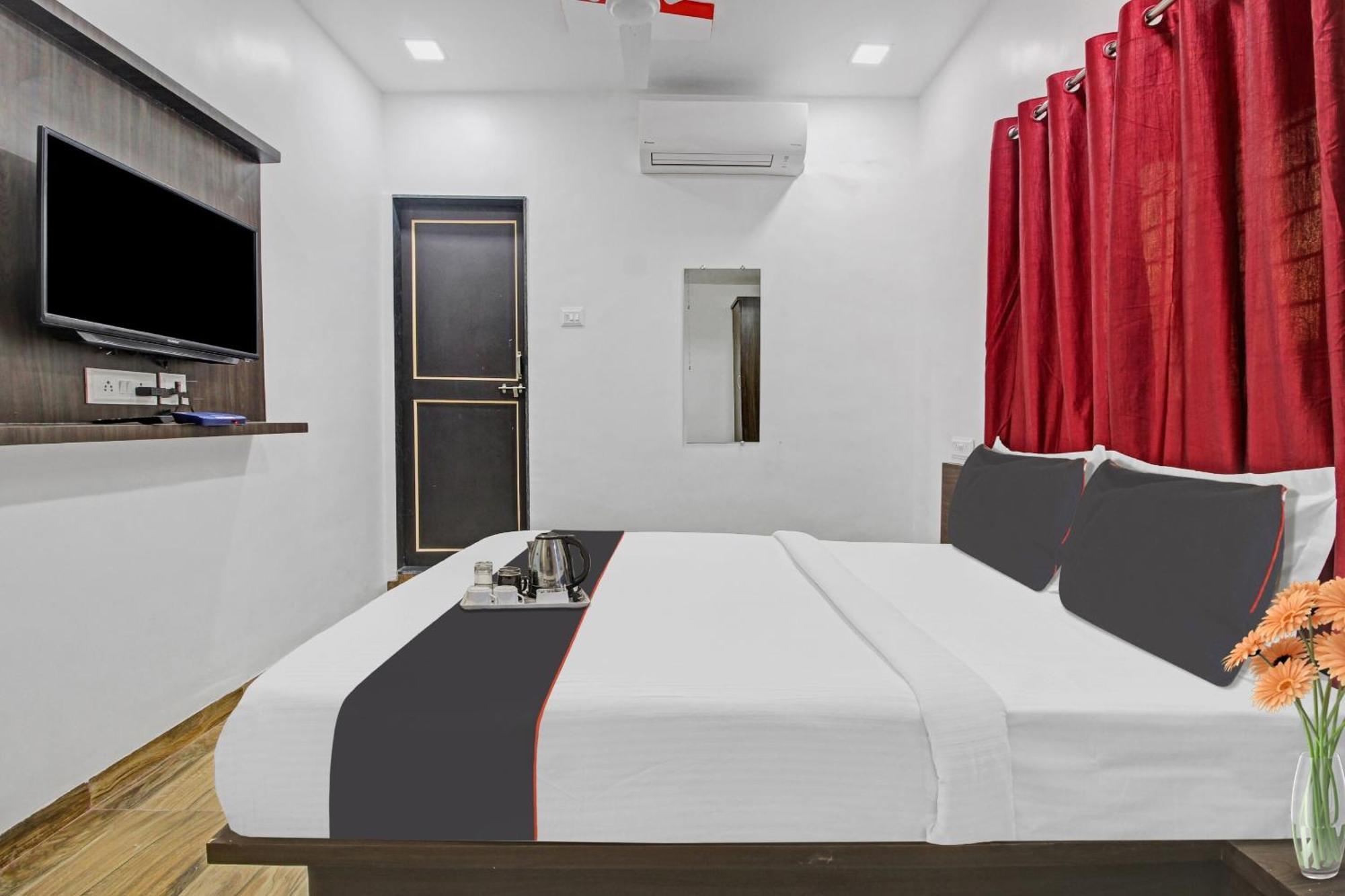 Hotel Collection O Sairaj Lodging & Boarding Shikrapur Exterior foto
